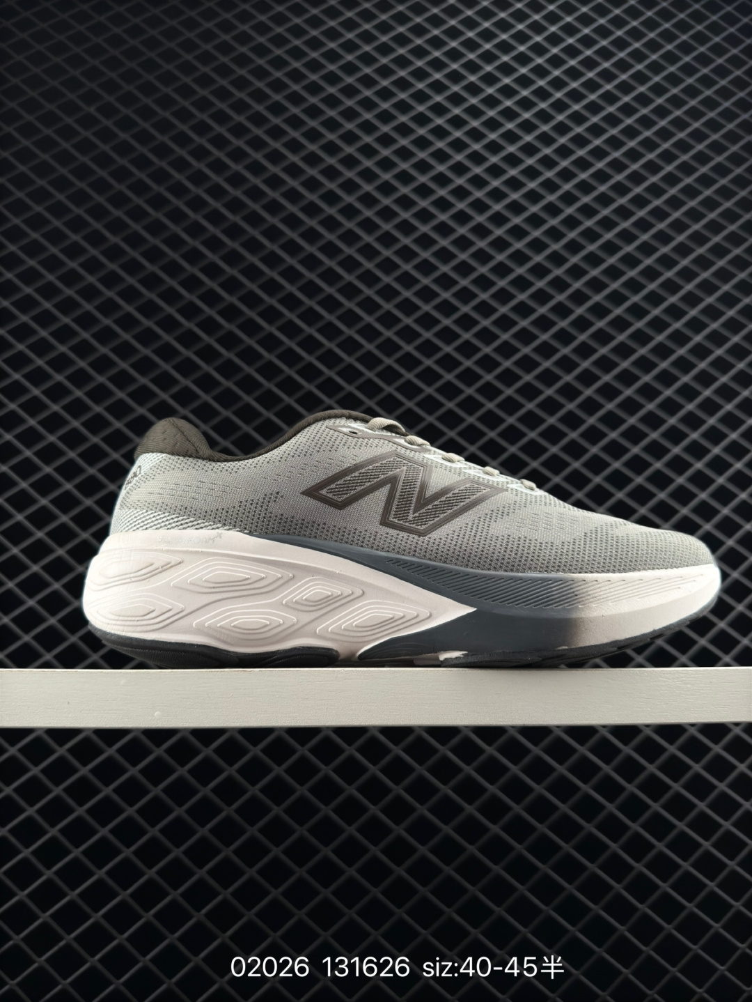 New Balance W880